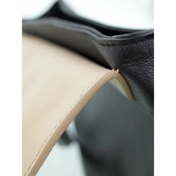 Louis Vuitton Lock Me MM Handbag - Picture 2 of 9